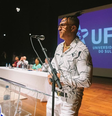  Mano Brown iniciou o discurso homenageando a mãe, Ana Soares  Foto: Jef Delgado