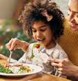 A alimentação infantil exige cuidados especiais -  Foto: Shutterstock / Alto Astral