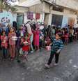 Palestinos próximos a fronteira de Rafah, na Faixa de Gaza, com o Egito  Foto: Reuters