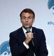 Macron está participando de uma conferência sobre paz em Paris  Foto: EPA / BBC News Brasil