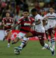 Clássico foi equilibrado e alternou momentos de domínio no Maracanã –  Foto: Lucas Merçon/Fluminense / Jogada10
