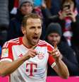 Kane celebra o primeiro de seus dois gols na vitpória do Bayern –   Foto:   Michaela Rhele: / Jogada10