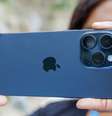iPhone 15 Pro Max é o único modelo que ganhou a nova câmera de zoom óptico de 5x (Imagem: Ivo Meneghel Jr/Canaltech)  Foto: Canaltech