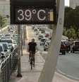 Segundo o CGE, a onda de calor segue nos próximos dias, com probabilidade de novos recordes de temperatura até quinta-feira, 16  Foto: Daniel Teixeira/Estadão / Estadão