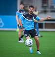 Kannemann sentiu desconforto na coxa no treino da última quarta-feira (15) –  Foto: Lucas Uebel / Grêmio / Jogada10
