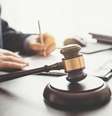 Juíza de SC condena jornalista do caso Mari Ferrer à detenção em regime aberto e multa de R$ 400 mil  Foto: simpson33/iStock