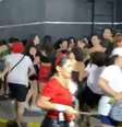 Correria no entorno de loja do McDonald's próxima ao estádio do Engenhão durante saída de fãs que foram ao show adiado de Taylor Swift  Foto: Vitória Azevedo/Estadão / Estadão
