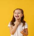 Existe jeito certo de arrancar dente de leite? Dentista explica -  Foto: Shutterstock / Saúde em Dia