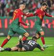 Ricardo Horta (à direita) conclui a sobra do chute de Cristiano Ronaldo e faz Portugal 2 a 0  –  Foto: Patrícia de Melo Moreira/ AFP via Getty Images / Jogada10