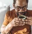 Café é a bebida favorita do brasileiro e você pode aproveitar ofertas exclusivas na nossa live  Foto: iStock