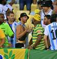 Briga entre brasileiros e argentinos desencadeou confusão generalizada no Maracanã  Foto: Fernando Roberto/UAI Foto/Gazeta Press