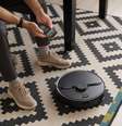 De opções de tamanho até sensores inteligentes, há diversos modelos de aspirador robô  Foto: Freepik