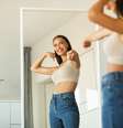 Veja dicas de como ficar com a barriga sarada sem precisar colocar a saúde em risco  Foto: Prostock-Studio