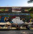 O maior dos painéis do Museu de Arte Urbana de Belém tem 22 por 56 metros e fica em frente à baía do Guajará  Foto: Bruno Carachesti