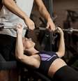 Treinar com personal trainer reduz os riscos de lesões  Foto: Freepik/Divulgação / Boa Forma