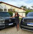 Camila Loures ao lado do G63 e da Range Rover.  Foto: Reprodução/Instagram