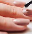 A fórmula de alguns esmaltes podem conter substâncias nocivas para a saúde -  Foto: Shutterstock / Alto Astral