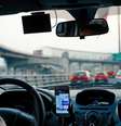 Caso o motorista não tenha dinheiro para o troco do passageiro, a viagem sairia de graça, segundo o projeto (Imagem: Unsplash/Dan Gold)  Foto: Canaltech