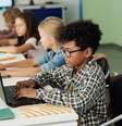 É preciso investir no ensino de Tecnologia da Informação em escolas de todo o país  Foto:  GettyImages  / Tecmundo