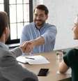 Compreender o perfil dos clientes aumenta as vendas e o sucesso dos negócios  Foto: fizkes | Shutterstock / Portal EdiCase