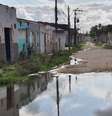 Rua deserta em Bebedouro, um dos bairros de Maceió que estão afundando por causa da mineração (imagem de 2021)  Foto: RAÍSSA FRANÇA / BBC News Brasil