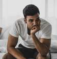 Ele diz que estava com a roupa íntima, mas ela não, e agora ele está preocupado  Foto: iStock / Jairo Bouer