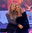 Maria Maud ao lado da mãe, a atriz Cláudia Abreu  Foto: Reprodução/Instagram/@mariamaudd