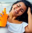O cabelo também exige protetor solar no verão -  Foto: Shutterstock / Alto Astral
