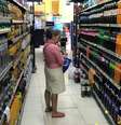 Mulher faz compras em supermercado no Rio de Janeiro
10/05/2019
REUTERS/Pilar Olivares  Foto: Reuters