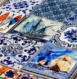 1. Azulejos decorativos de Portugal, com suas icônicas cores azul e branco, refletem a história e a cultura do país – Foto: Shutterstock  Foto: Viva Decora