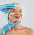 Deep plane facelift: especialista aponta vantagens e cuidados do procedimento -  Foto: Shutterstock / Saúde em Dia