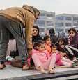 As pessoas na Faixa de Gaza estão sendo orientadas a deixar áreas de combate, mas muitos não sabem para onde ir e estão sem acesso a comida e água suficientes  Foto: DW / Deutsche Welle