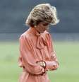 Ícone da moda, Princesa Diana já usava a cor Pantone 2024, Peach Fuzz, nos anos 1980. Aos looks!.  Foto: Getty Images / Purepeople