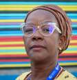 Luzineide Borges é uma mulher negra, com óculos de grau e lenço colorido na cabeça.  Foto: Alma Preta