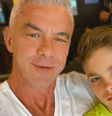 Alexandre Correa com o filho, Alexandre Júnior, fruto de seu relacionamento com Ana Hickmann  Foto: Reprodução/Redes Sociais 