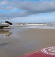 Os dois corpos foram encontrados na praia, trazidos pela maré  Foto: Divulgação/Corpo de Bombeiros