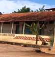 Imagem mostra a fachada da escola indígena Kuhnan Xacriabá  Foto: Alma Preta