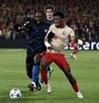  Foto: Sameer Al-Doumy/AFP via Getty Images - Legenda: Lens garante vaga na Europa League / Jogada10