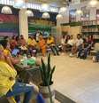 A imagem mostra uma roda de pessoas negras durante a eleição da nova coordenação do Movimento Negro Unificado  Foto: Alma Preta