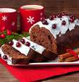 Bolo de chocolate com glacê e cereja  Foto: harexape | Shutterstock / Portal EdiCase