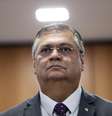 O ministro da Justiça e Segurança Pública, Flávio Dino, apresentou, nesta terça-feira (5), durante entrevista coletiva realizada na sede do Ministério, em Brasília, o resultado da operação contra quadrilha suspeita pelo envio de 43 mil armas entre 2019 e 2022 para as maiores facções criminosas brasileiras. Ao todo, estão sendo cumpridos 25 mandados de prisão preventiva e 52 mandados de busca e apreensão no Brasil, Paraguai e Estados Unidos. 05/12/2023  Foto: WILTON JUNIOR / Arquivo/WILTON JUNIOR/ESTADÃO CONTEÚDO