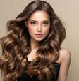 O cabelo solto com ondas naturais é um penteado simples e que combina com qualquer ocasião  Foto: Sofia Zhuravetc | Shutterstock / Portal EdiCase