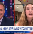 Chris Cuomo ri de mulher com distúrbio neurológico em entrevista ao vivo.  Foto: Foto: Reprodução TikTok @baylen.dupree