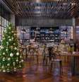 Foto meramente ilustrativa de restaurante preparado e decorado para o Natal  Foto: iStock