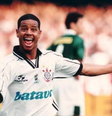 Marcelinho Carioca durante jogo pelo Corinthians nos anos 1990  Foto: Reprodução/Redes Sociais 