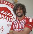 Gustavo Scarpa vestindo a camisa do Olympiacos  Foto: Divulgação/Olympiacos