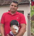 O menino teve vários ferimentos no rosto após a queda no bueiro  Foto: Reprodução/RBS TV