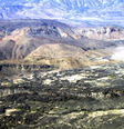Fenda de 60 quilômetros de extensão na região de Afar, em uma das áreas mais inóspitas do planeta, aberta após 420 terremotos e atividade vulcânica em 2005  Foto: Prof. J. R. Rowland, Universidade de Auckland / BBC News Brasil