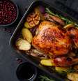 Frango assado ao molho de romã com batatas  Foto: rom_olik | Shutterstock / Portal EdiCase