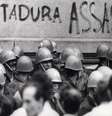 Imagem mostra soldados do exército durante Ditadura Militar.  Foto: Alma Preta
